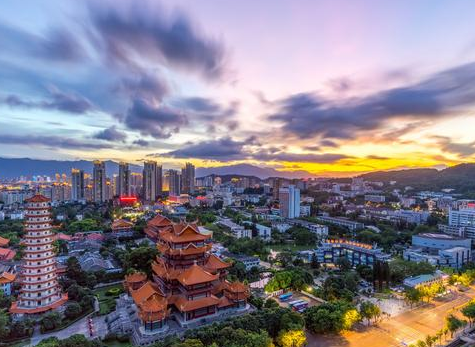 福建的温馨日常，友情、家庭与爱的交织故事